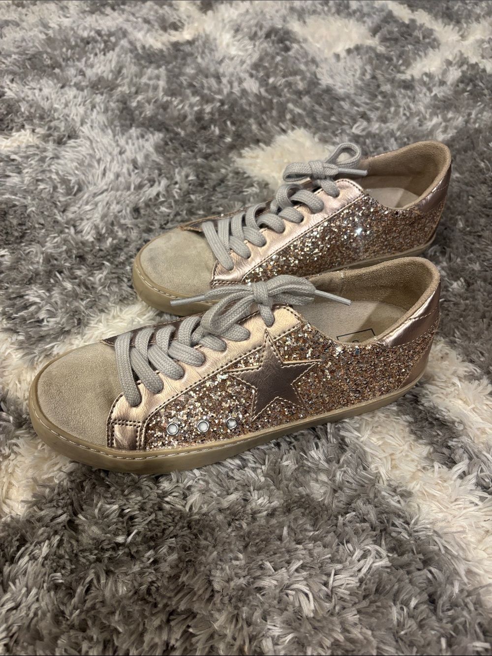 Shu shop girls Sparkle Star Low-Top Sneakers in Rose Gold. Size 3 girls